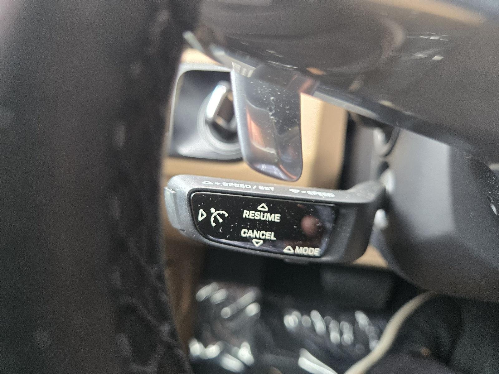 Used 2020  Porsche Base image 27