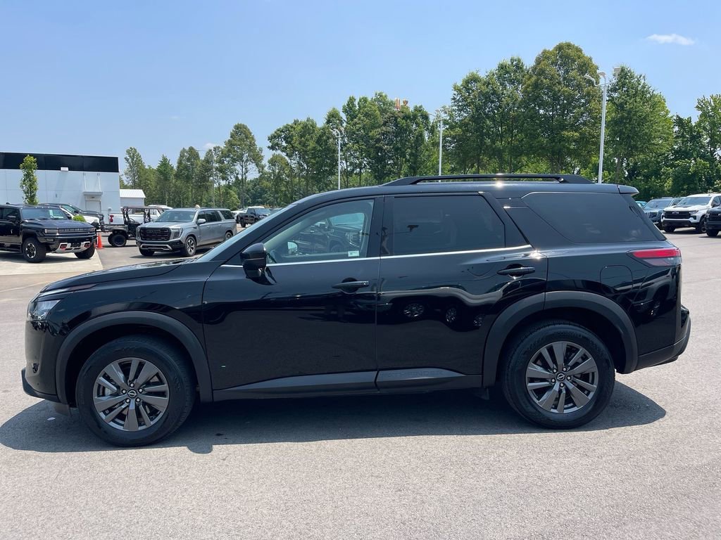 View vehicle photo 2