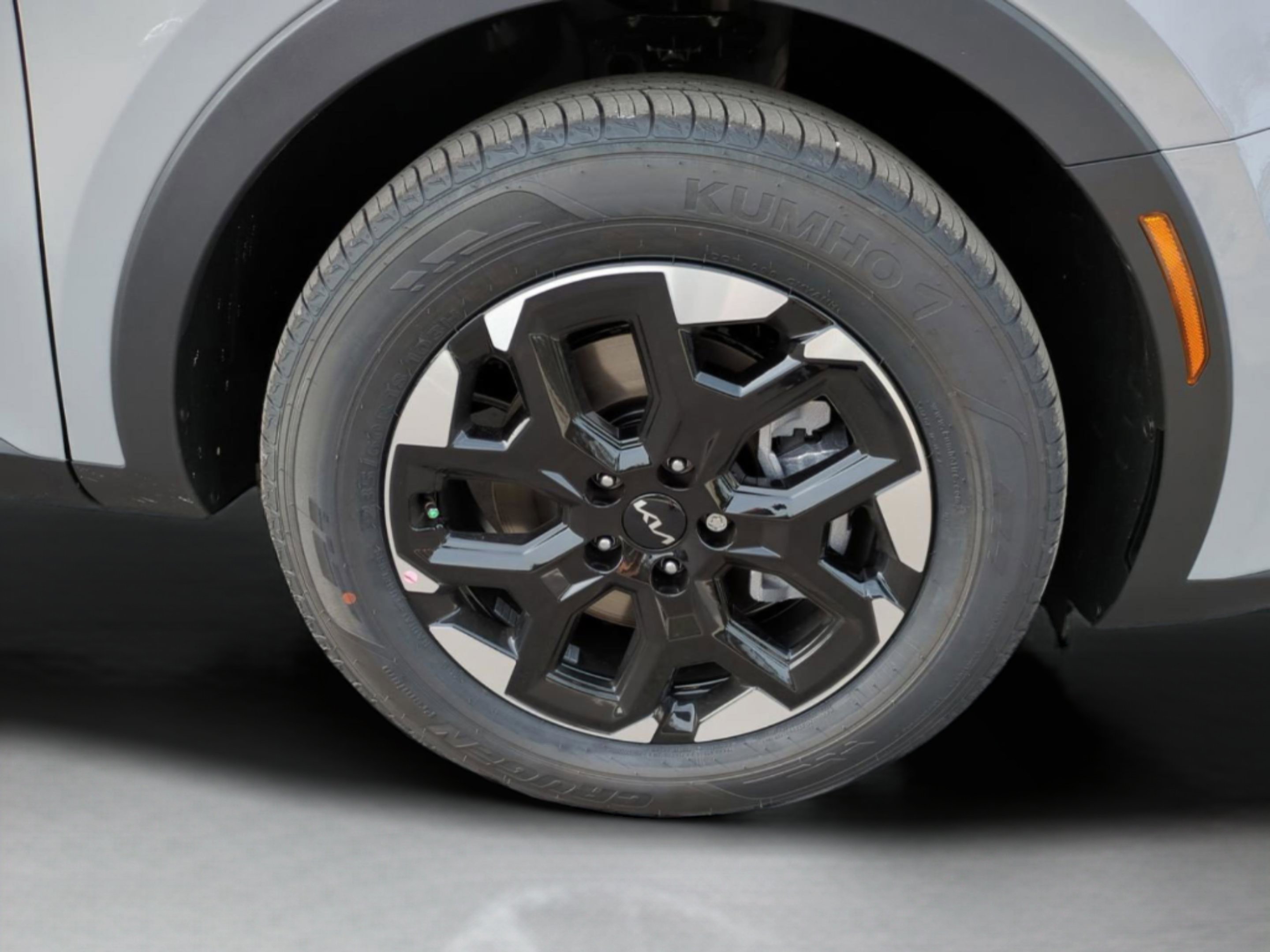New 2026 Wolf Gray Kia S image 31