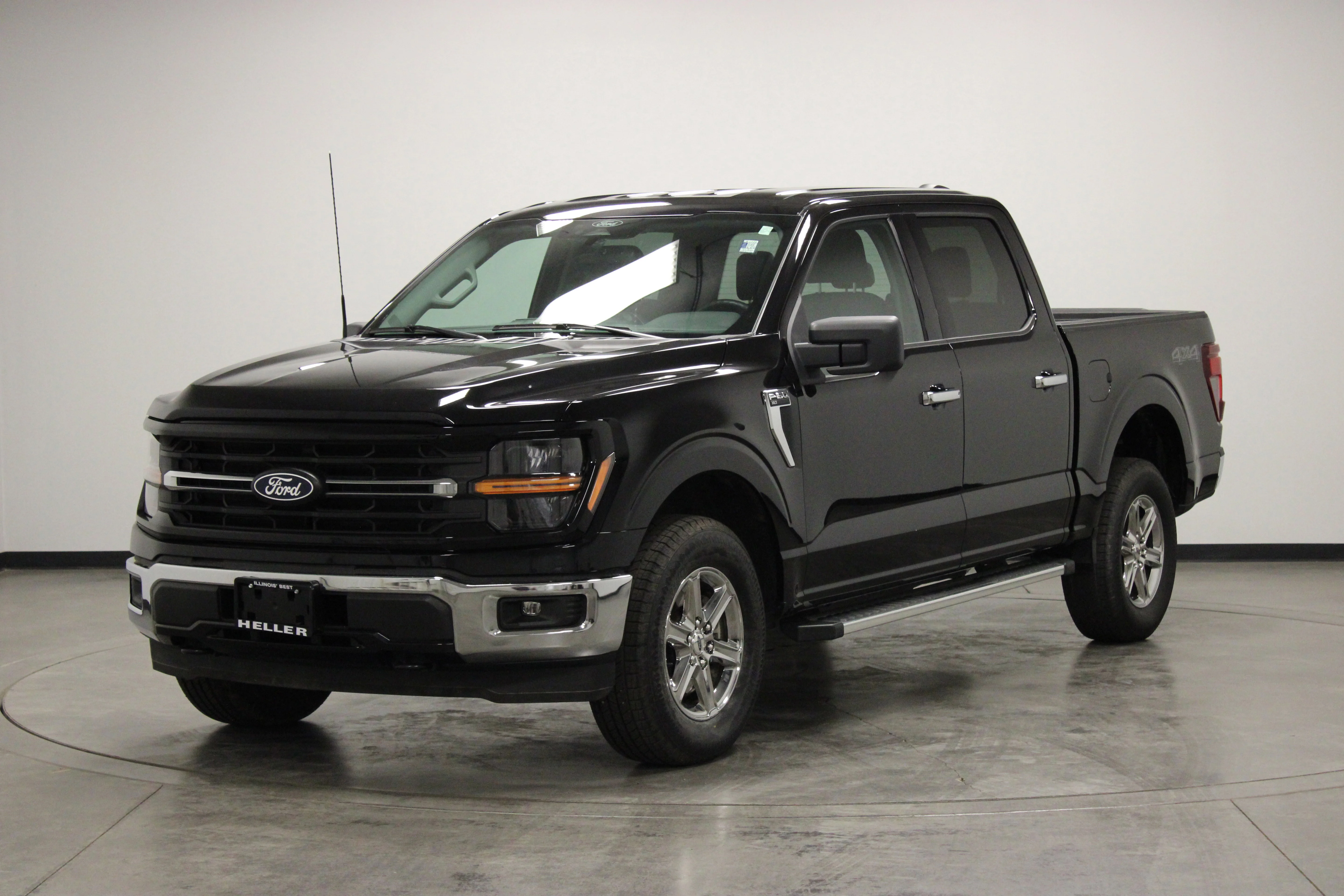Used 2025 Agate Black Metallic Ford XLT image 4