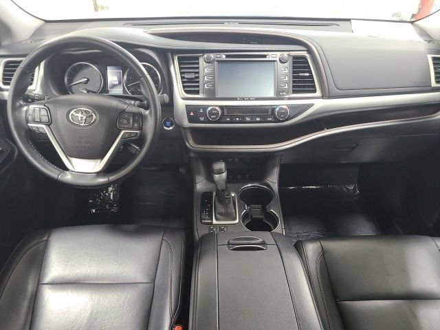 Certified Used 2018 Blizzard Pearl Toyota XLE image 25