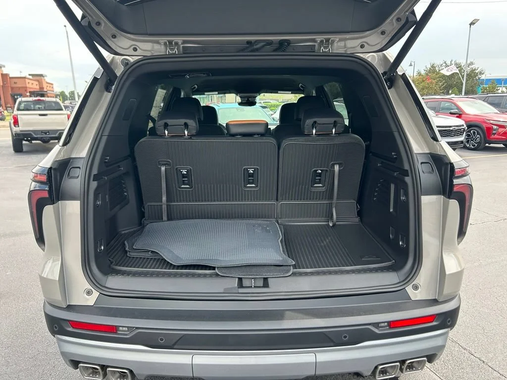 2027 Chevrolet Traverse Z71 - Photo 11