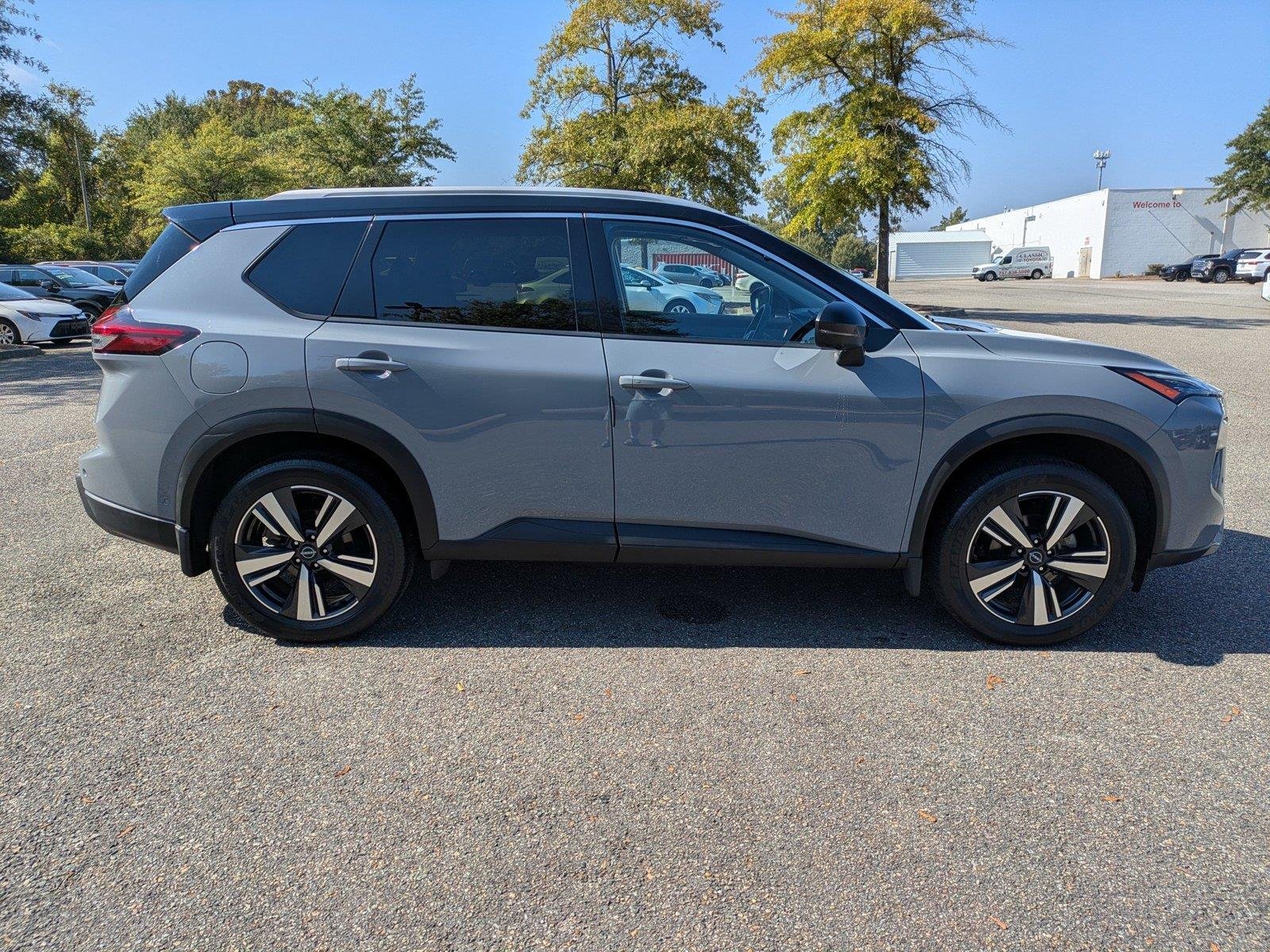 Used 2024 Boulder Gray Pearl/Super Black Nissan SL image 2