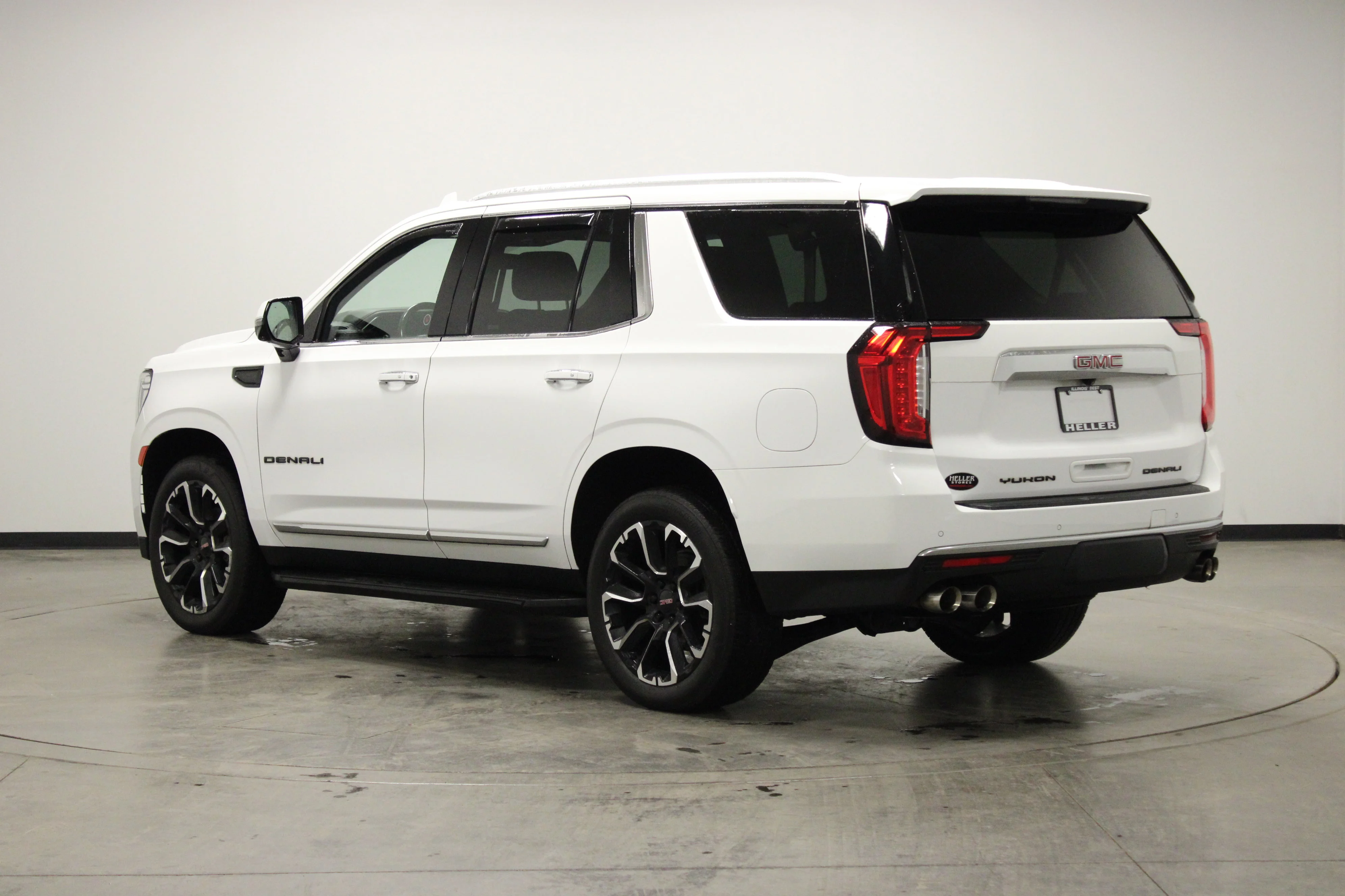 Used 2022 Summit White GMC Denali image 6
