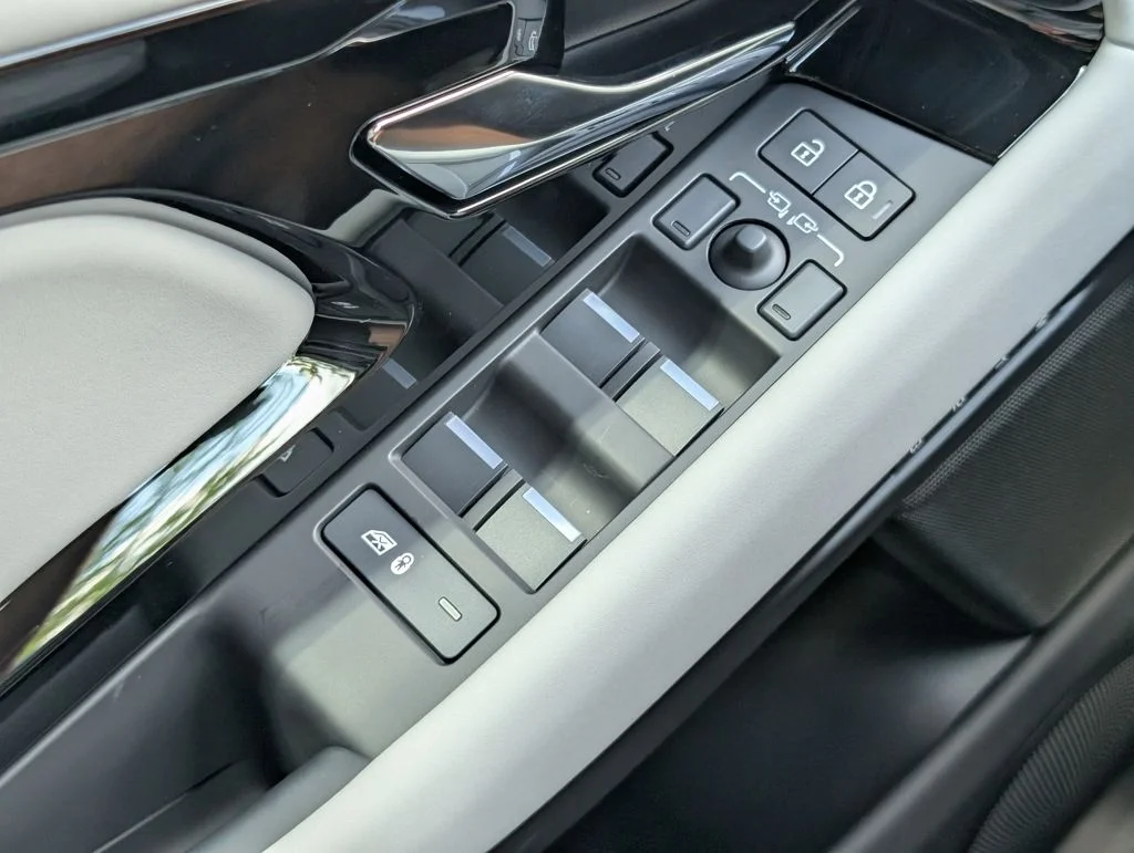 New 2026 Tribeca Blue Land Rover S image 29