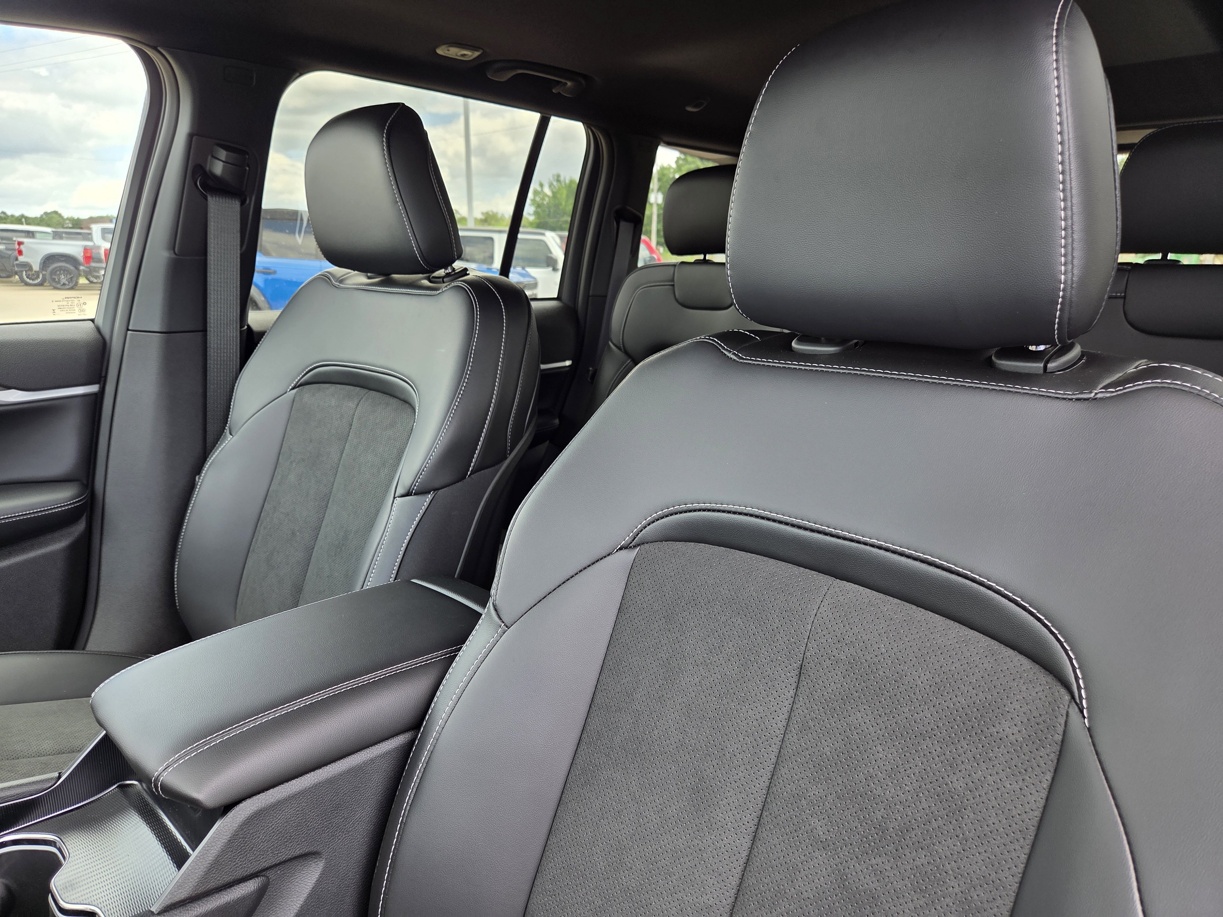 New 2026 Velvet Red Pearlcoat Jeep Laredo Altitude image 22