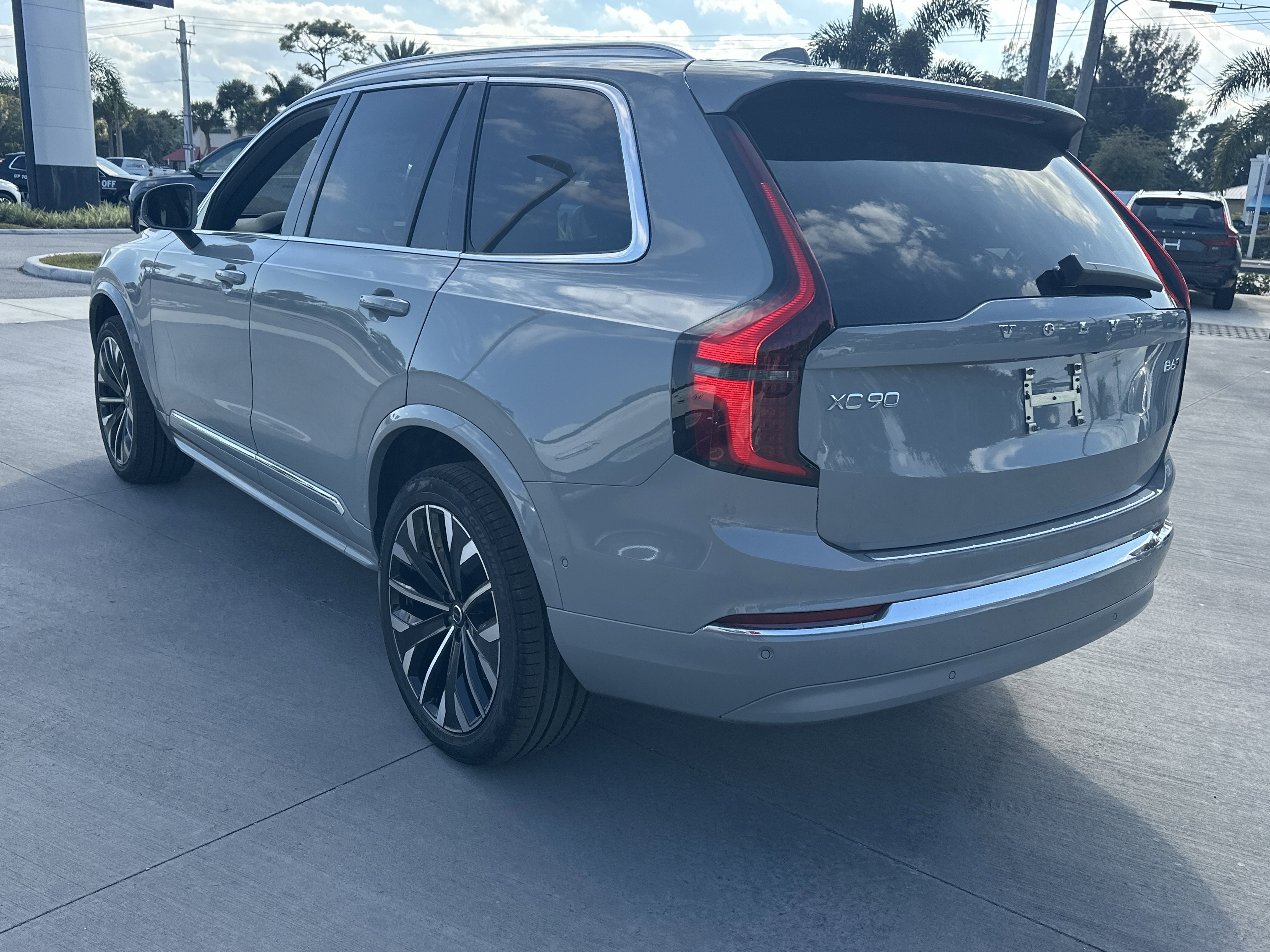 2026 Volvo XC90 Plus - Photo 8