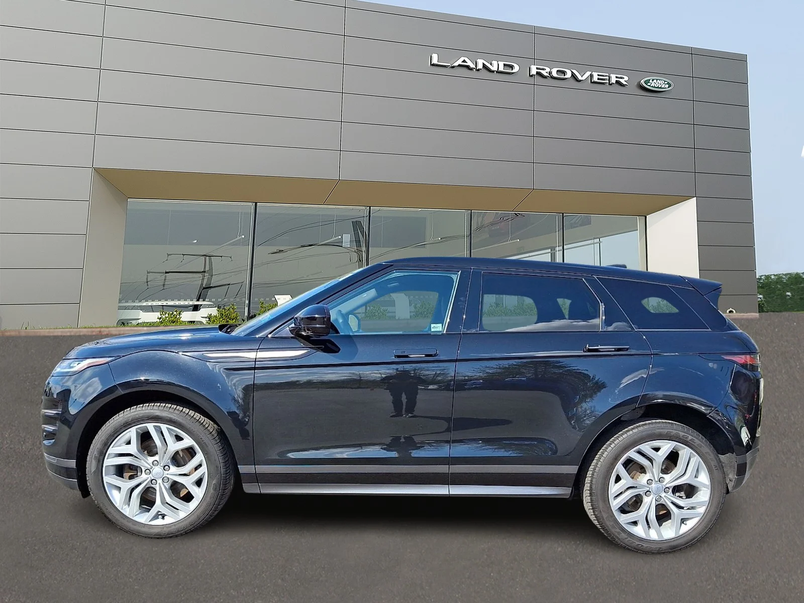 Certified Used 2023 Santorini Black Metallic - 1AG Land Rover R-Dynamic SE image 8