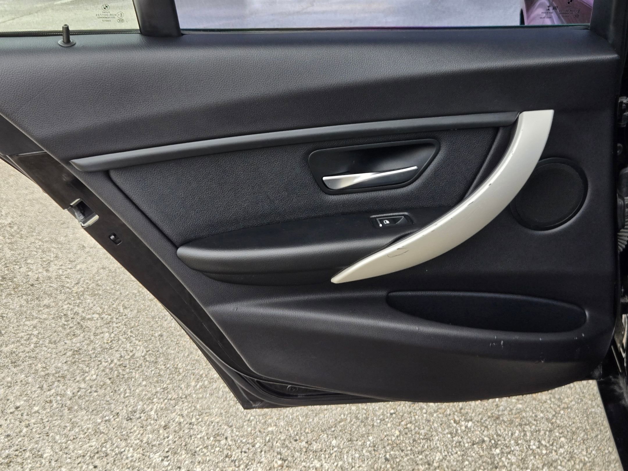 Used 2018 Black BMW 320i image 12