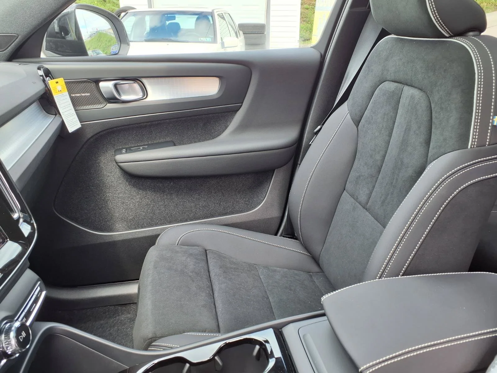 New 2026 Crystal White Volvo Ultra Black Edition image 4