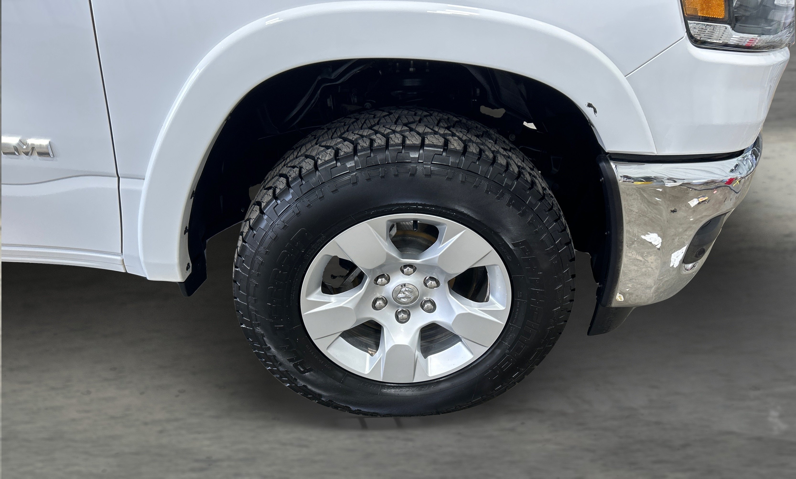 Used 2025 White Ram Big Horn/Lone Star image 24