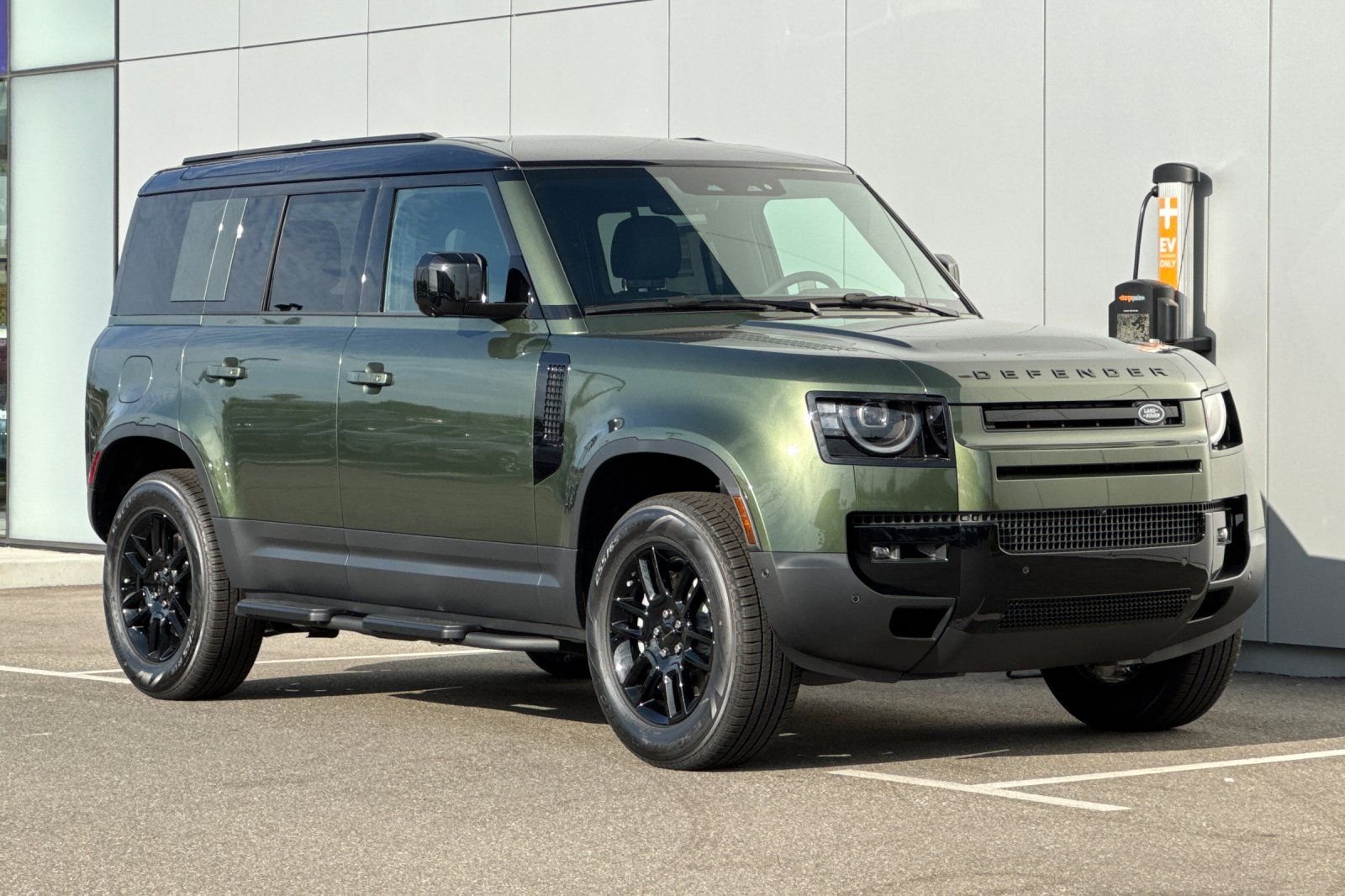 New 2026 Woolstone Green Land Rover S image 7