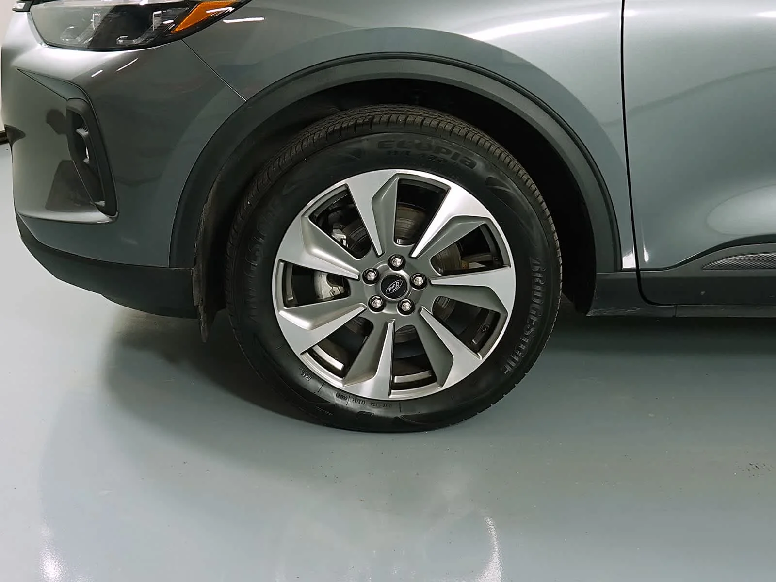 Used 2025 Carbonized Gray Ford Platinum image 9