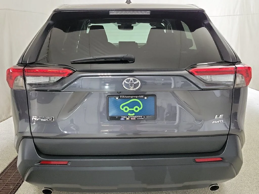 2024 Toyota RAV4 LE - Photo 4