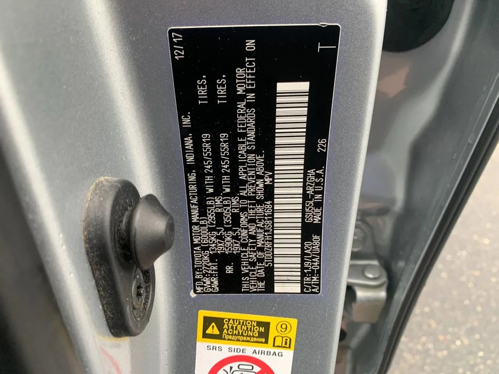 Used 2018 Silver Toyota Limited image 33
