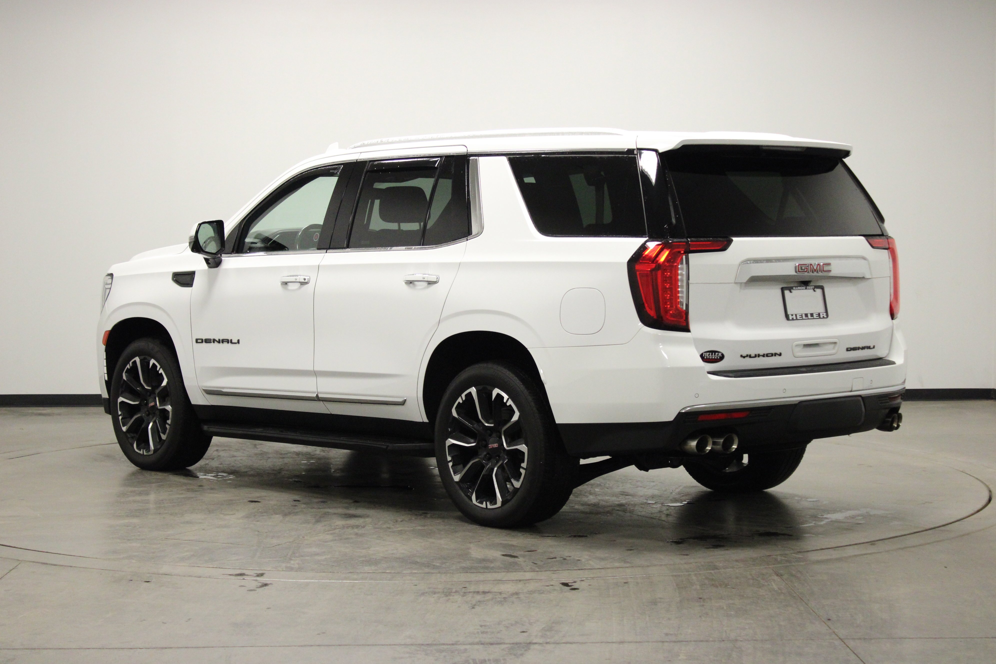Used 2022 Summit White GMC Denali image 6
