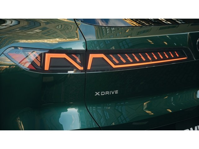 New 2027 Vancouver Green Metallic BMW 40 xDrive image 8