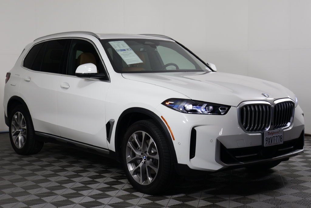 Certified Used 2026 Alpine White BMW sDrive40i image 3