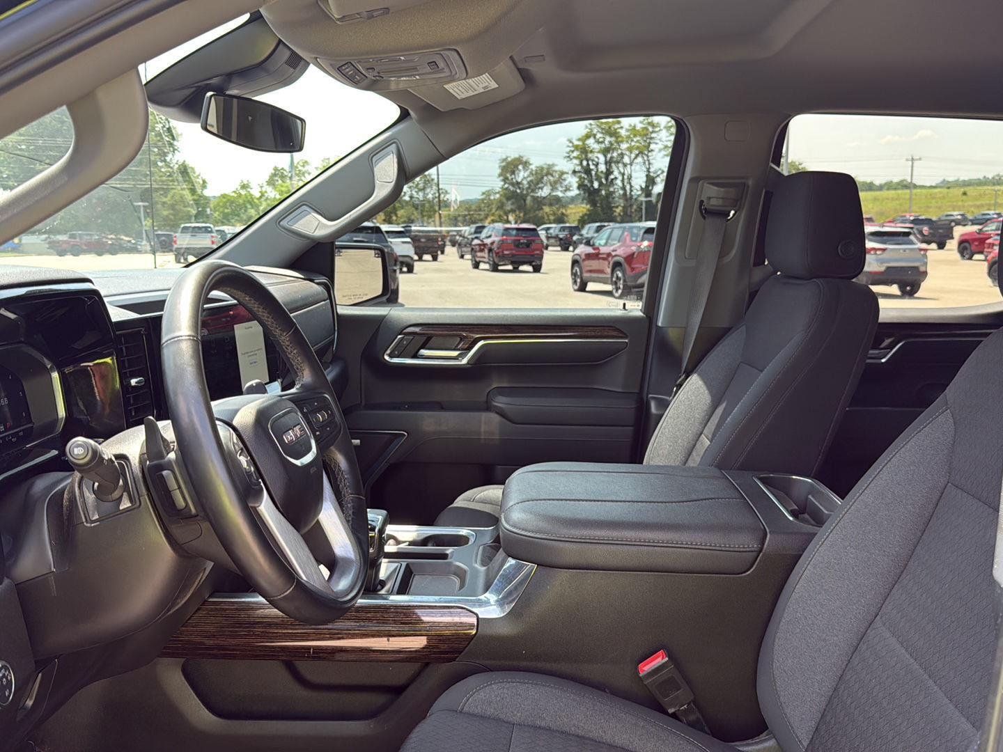 Used 2024 Onyx Black GMC Elevation image 7