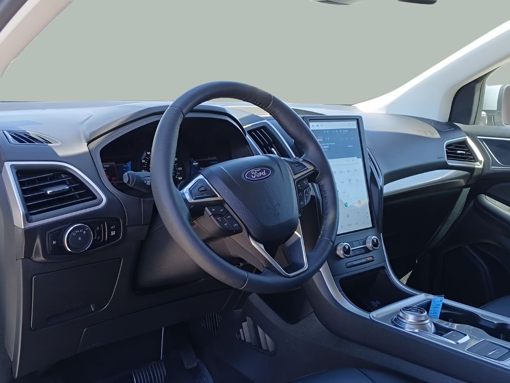 Used 2024 Silver Ford SEL image 12