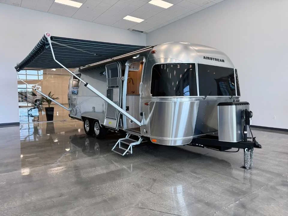 Used 2022 SILVER AIRSTREAM  image 6