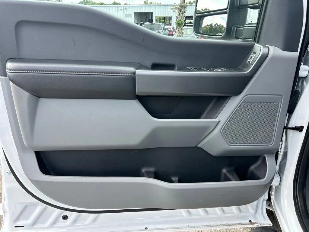 Used 2025 Oxford White Ford XLT image 18