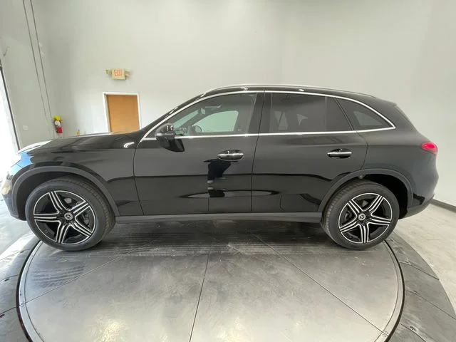 New 2027 Black Mercedes-Benz GLC 300 image 17
