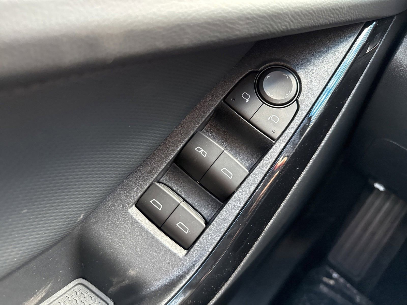 2026 Chevrolet Equinox LT - Photo 35