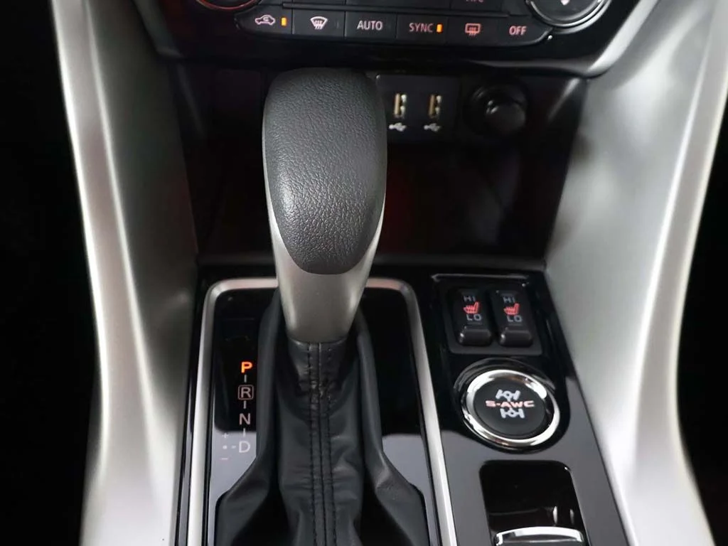 New 2026 Silver Mitsubishi SE image 45