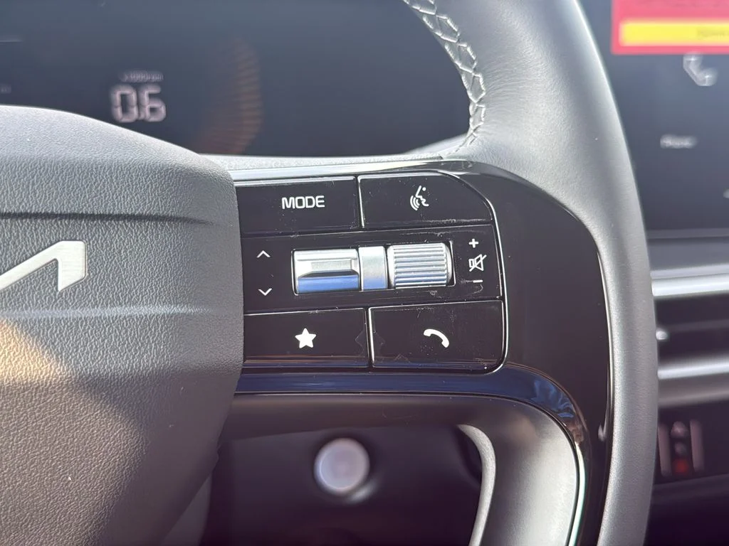New 2026 Glacial White Pearl Kia LX image 17