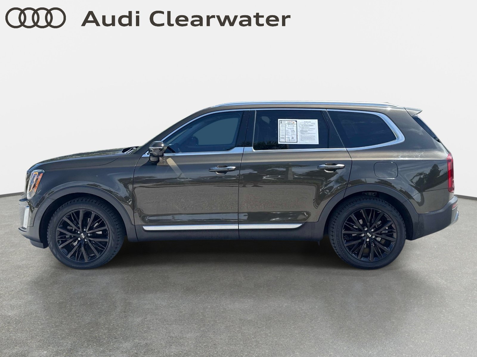 Used 2020 Dark Moss Kia SX image 2