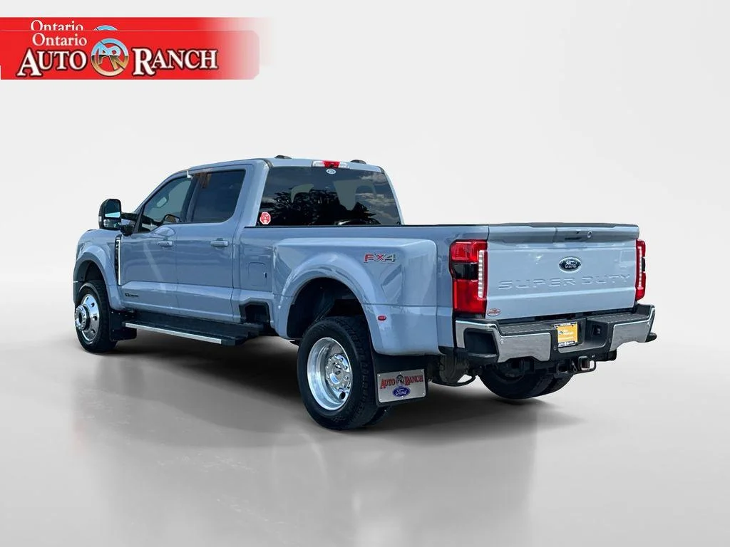 Used 2025 Glacier Grey Metallic Tri-Coat Ford LARIAT image 3