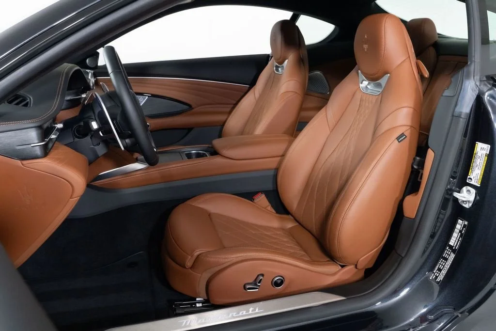 Used 2025 Nero Assoluto Metallic Maserati Granturismo image 5