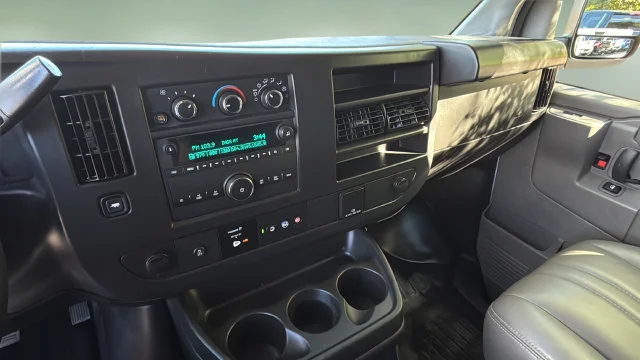 Used 2025 White Chevrolet Work Van image 27