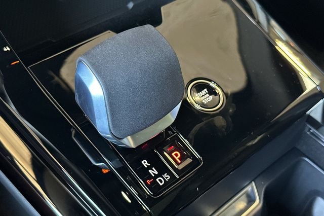New 2026 Santorini Black Land Rover Dynamic SE image 21