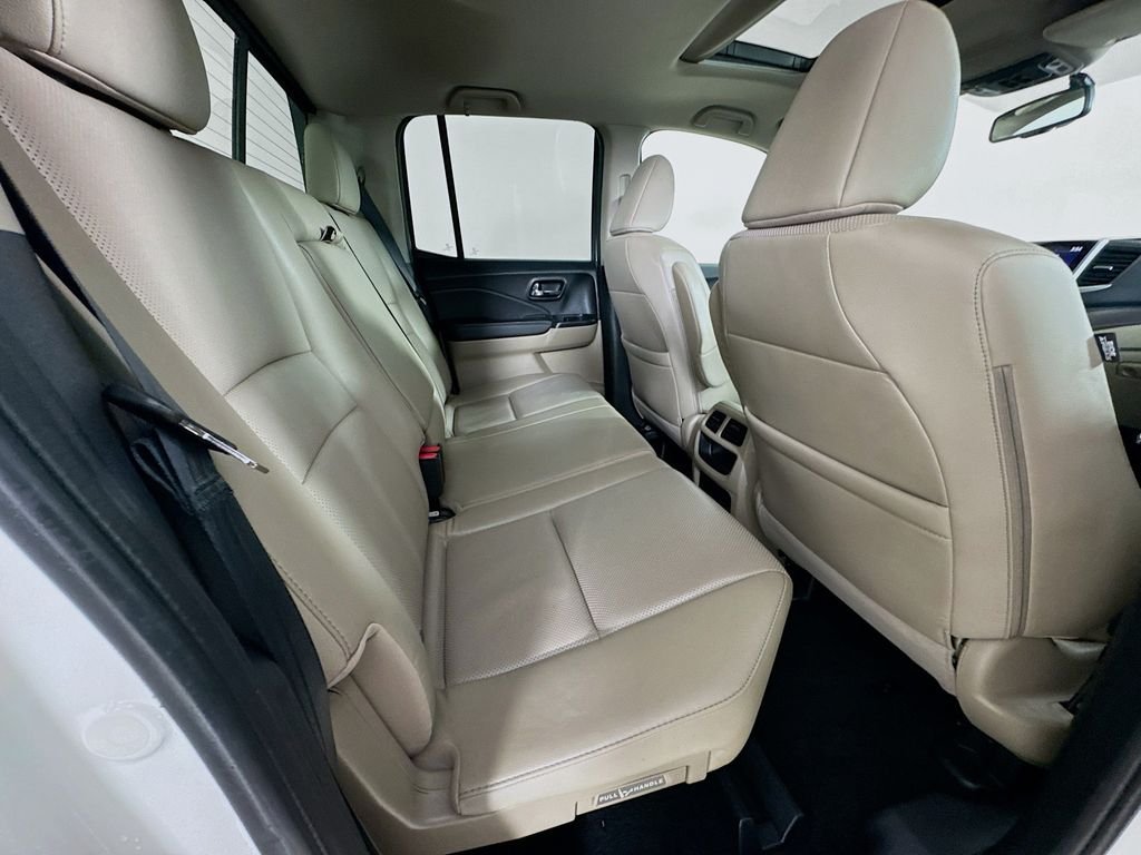Used 2019 White Diamond Honda RTL-T image 35