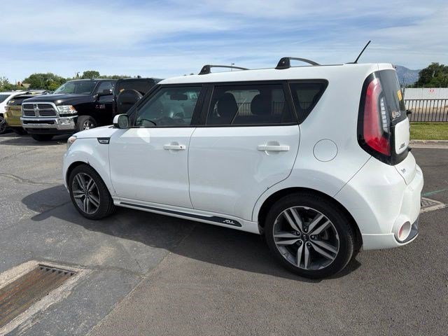Used 2016 Clear White Kia + image 8