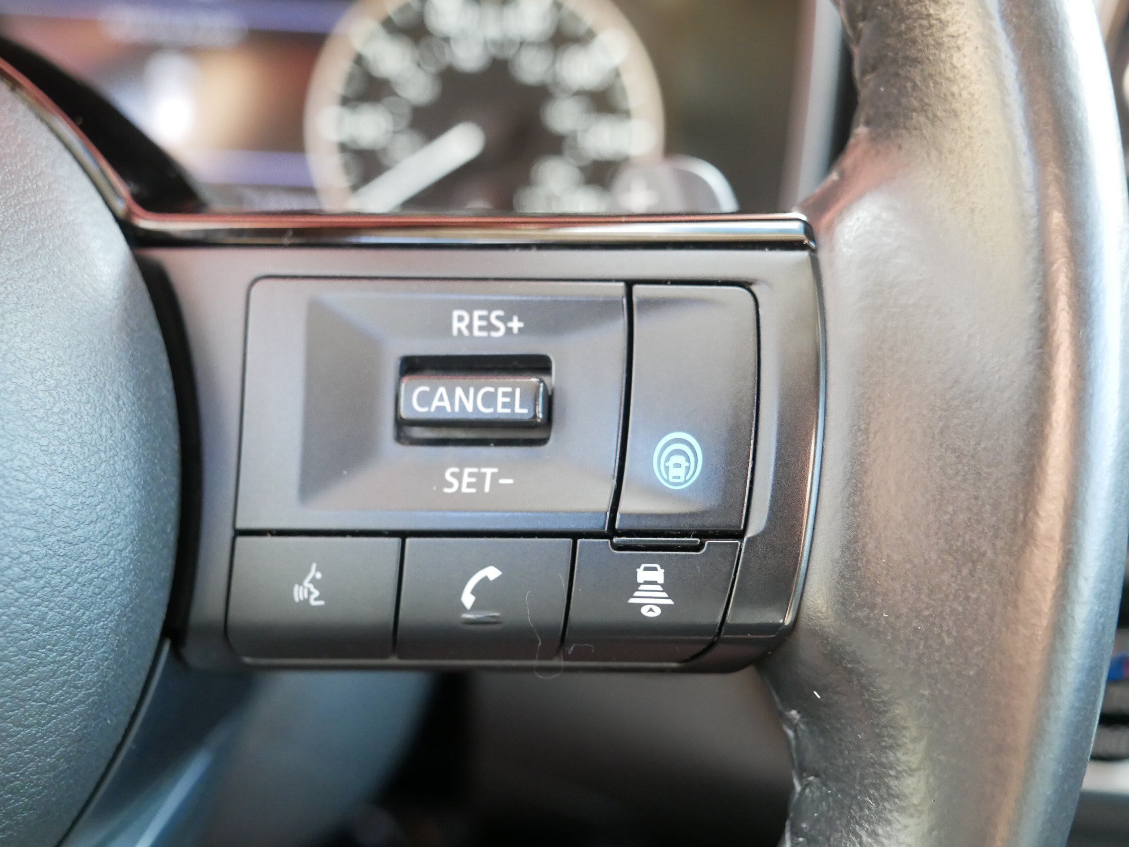 Used 2023 Boulder Gray Pearl/Super Black Nissan SV image 29