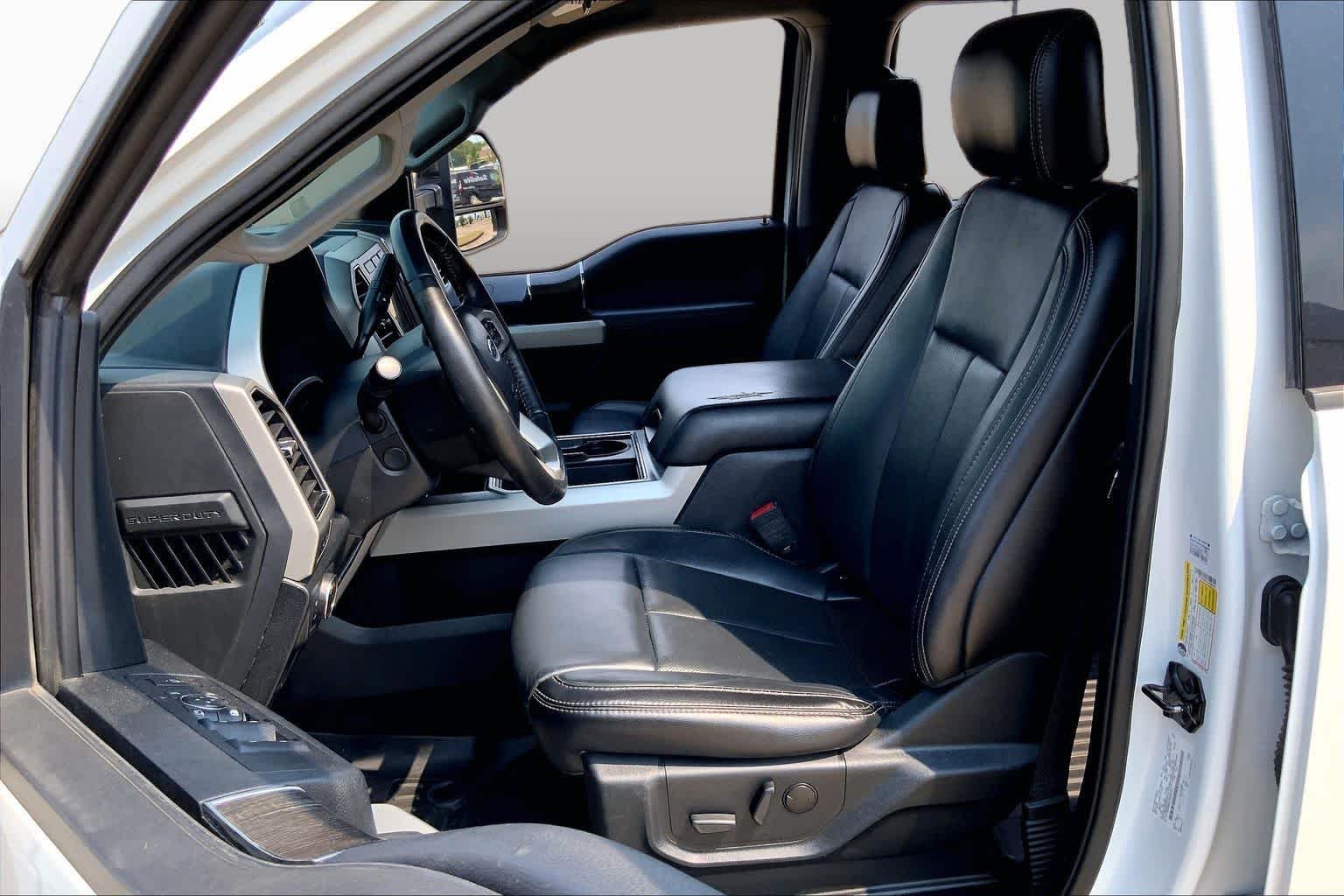 Used 2020 Star White Metallic Tri-Coat Ford LARIAT image 8