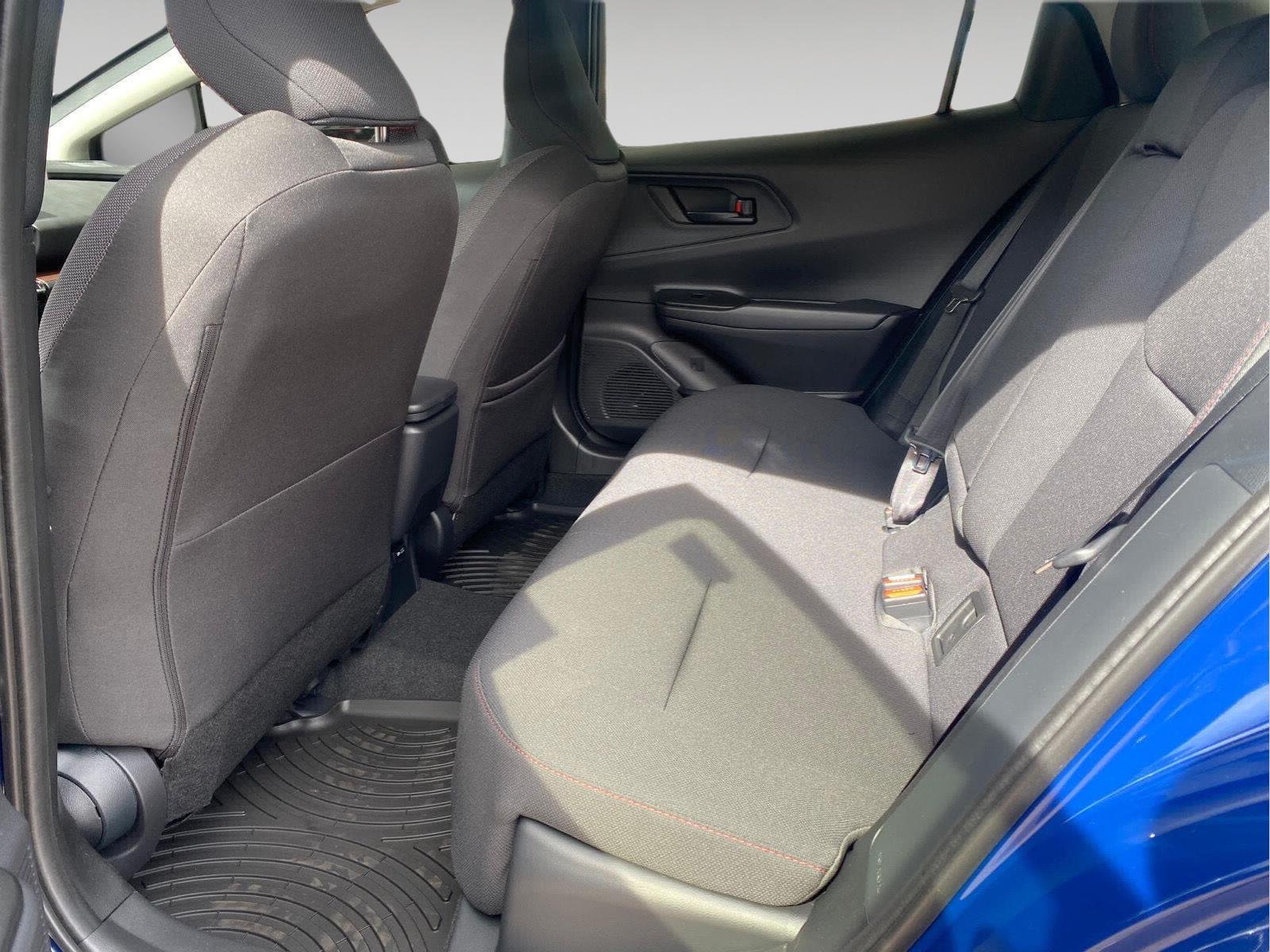 2026 Toyota Prius Plug-in Hybrid SE - Photo 12