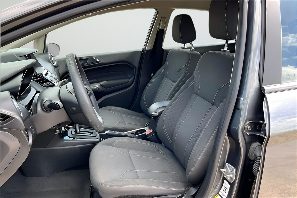 Used 2019 Gray Ford SE image 17