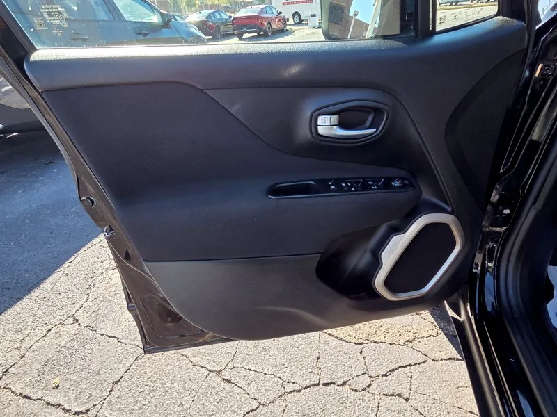 Used 2017 Black Jeep Latitude image 21