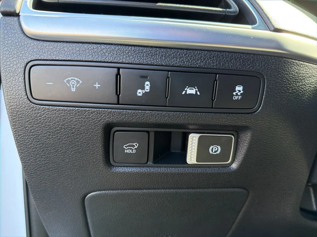 Used 2020 Hyper White Hyundai Limited image 19