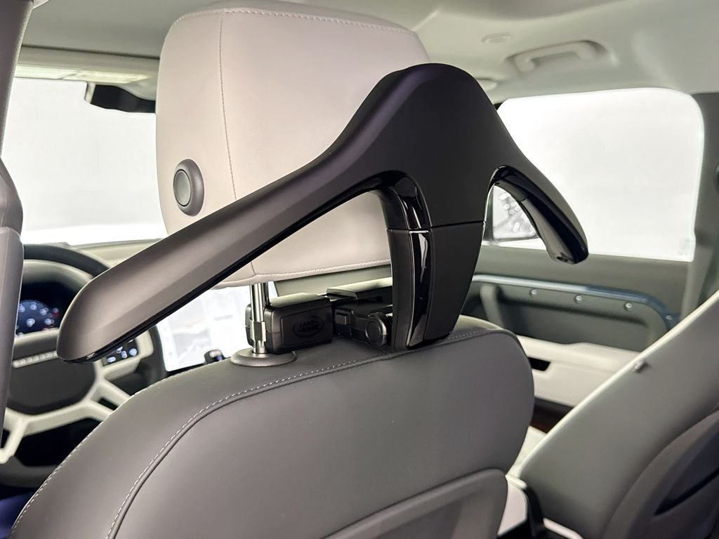 New 2026 Tasman Blue Land Rover X-Dynamic SE image 26