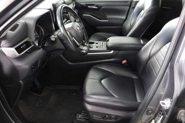 2022 Toyota Highlander XLE - Photo 19