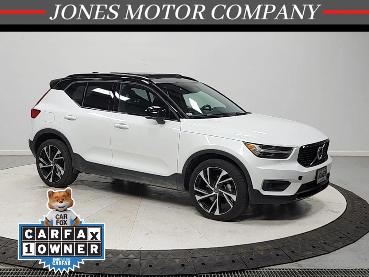 2020 Volvo XC40 T4 R-Design's photo