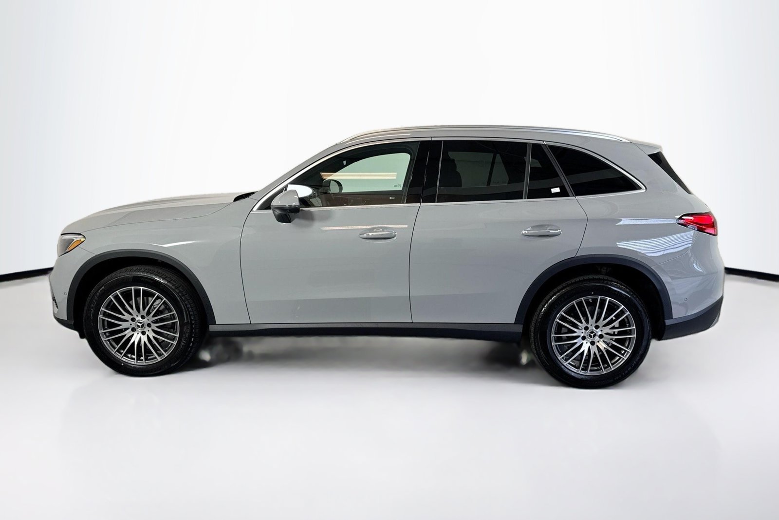 New 2026 MANUFAKTUR Alpine Grey Mercedes-Benz GLC 300 image 8