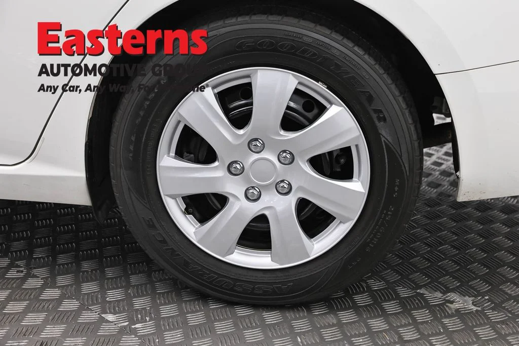 Used 2024 White Nissan 2.5 S image 32