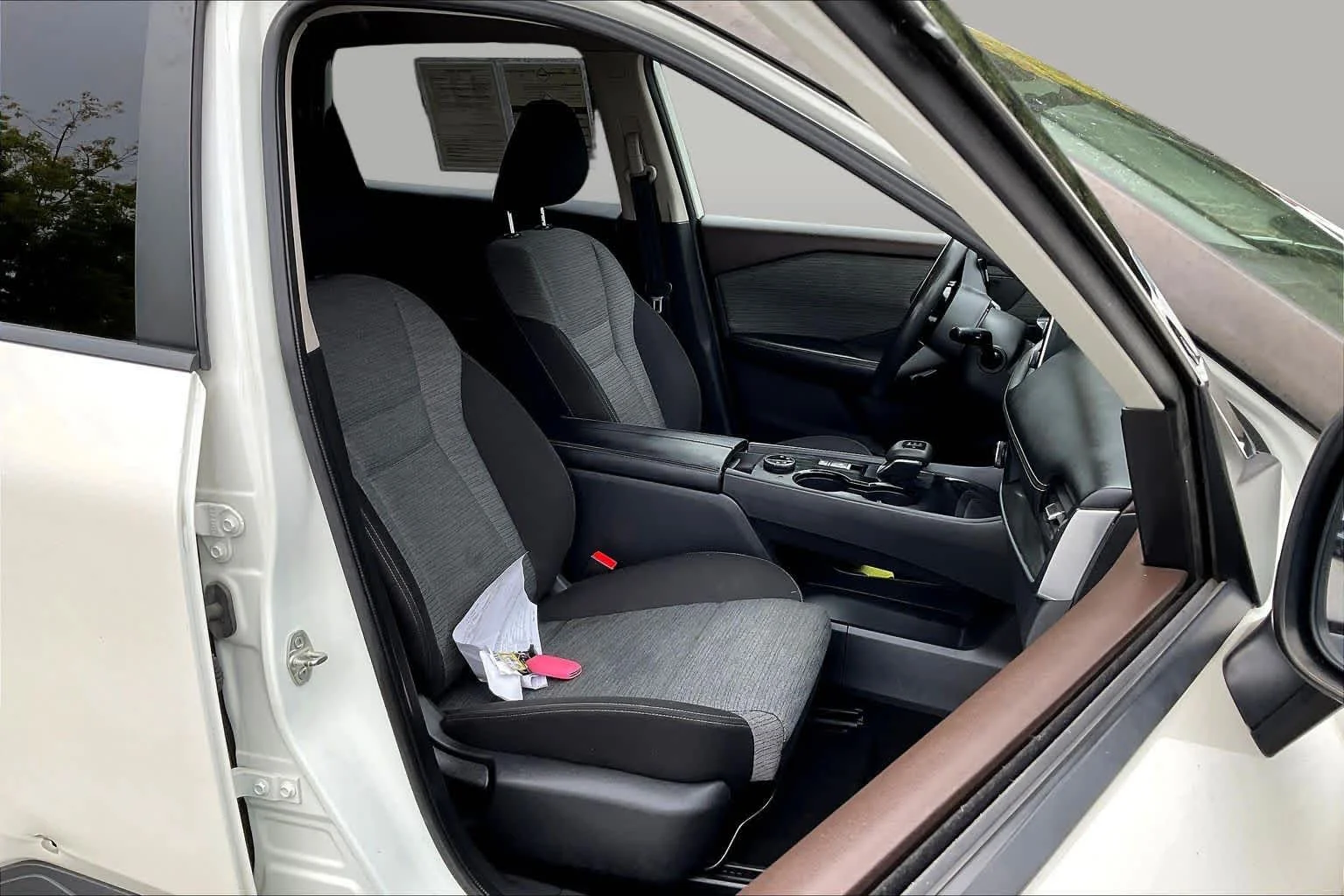 Used 2023 Pearl White Tricoat Nissan SV image 9