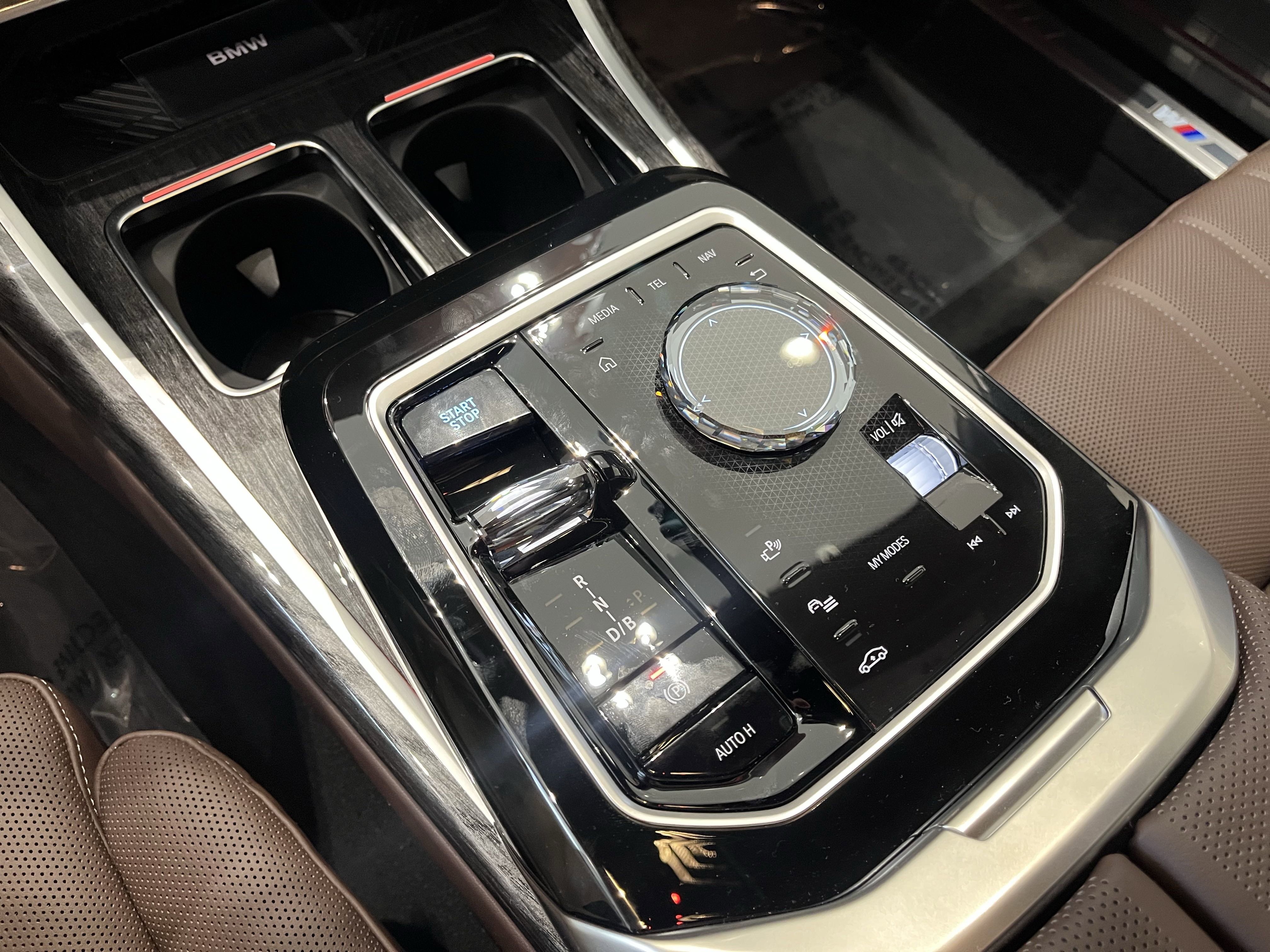 2025 BMW i7 60 - Photo 15